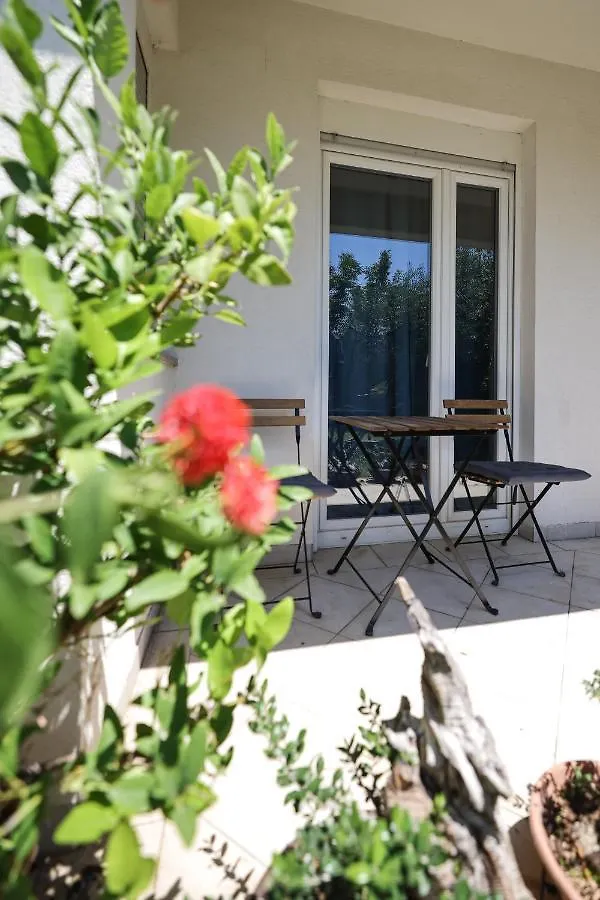 Seaview Holiday House Mali Rog ザダル アパート