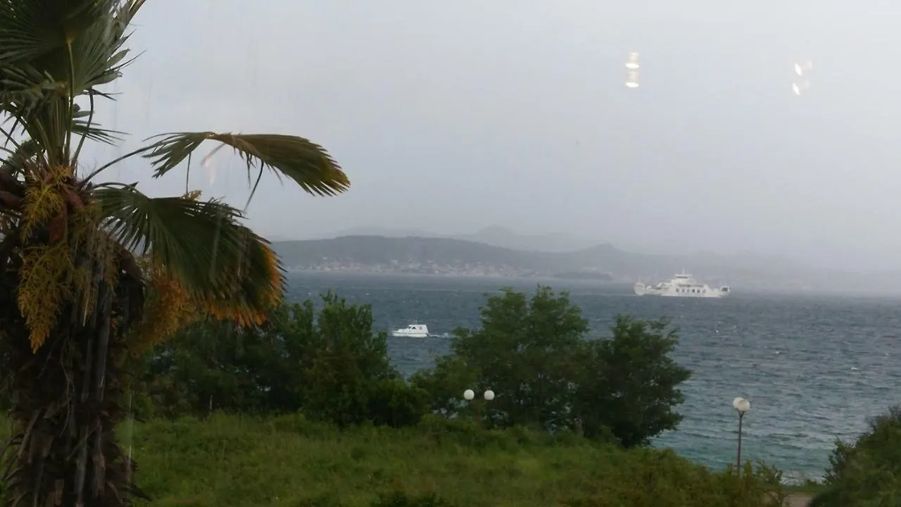 Seaview Holiday House Mali Rog ザダル