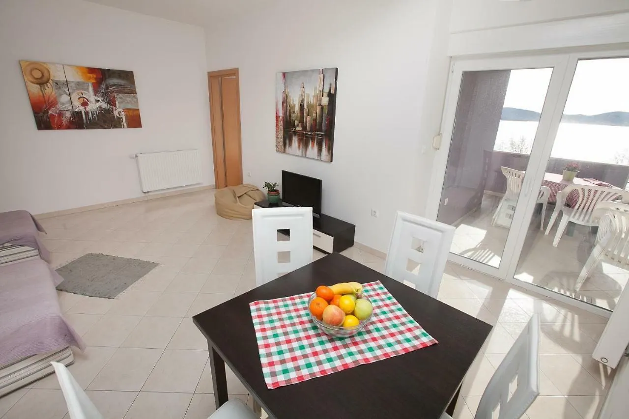 Seaview Holiday House Mali Rog ザダル アパート